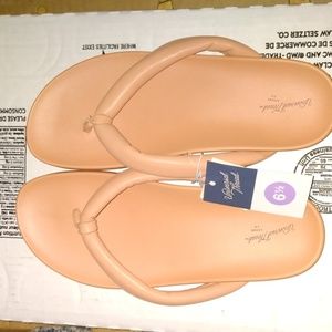 Universal Thread women's beige sandals Sz 6 1/2 New